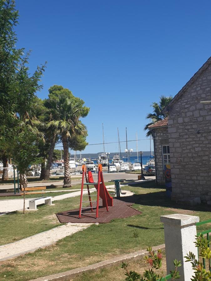 Apartments Martinovic By The Sea Kukljica Exteriör bild