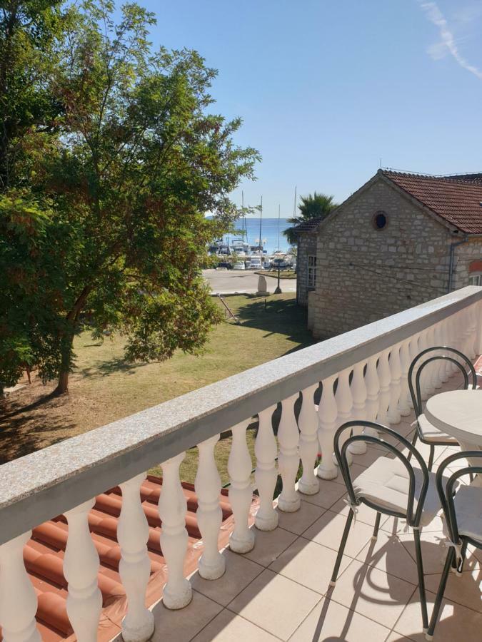 Apartments Martinovic By The Sea Kukljica Exteriör bild